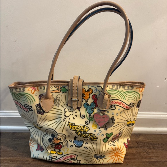 Dooney and Bourke Disney sketch handbag - Picture 1 of 9
